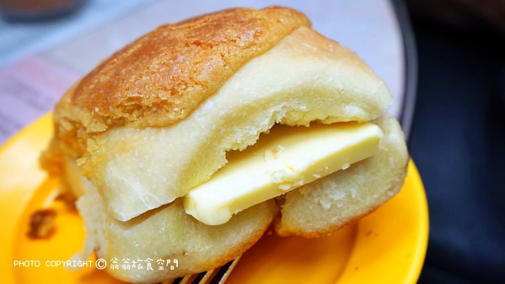 香港65年老店金鳳茶餐廳鮮牛肉三文治、牛油菠蘿包推薦喲！