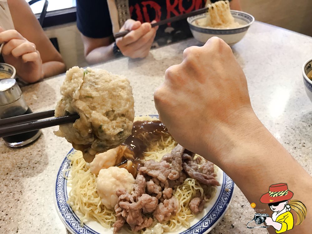 香港中環美食推薦沾仔記；跟拳頭一樣大的肉丸！