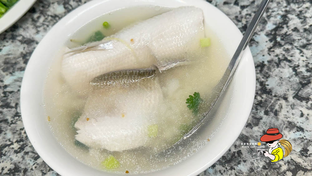 【阿財虱目魚肚】西門町排堆宵夜美食晚上9點半才開！在地人狂推虱目魚肚海鮮粥排隊也要吃