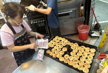 【萬大碳烤燒餅店】在地人吃20幾年的萬大蟹殼黃，鹹甜蟹殼黃銅板價18元